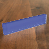 Een effen blauwe achtergrond zonder andere zichtba naambordje (Zijkant)