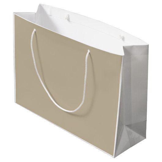 Een effen bruine achtergrond met een gladde, unifo groot cadeauzakje (Achterkant Gekanteld)