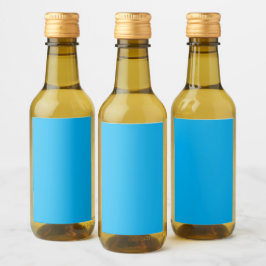 Een effen helderblauwe achtergrond zonder patroon wijn etiket