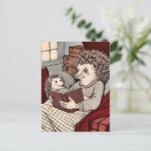 Een egel op een omslag die een boek leest briefkaart (Staand voorkant)