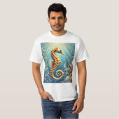 Een elegant zeepaardje dat onder water zwemt t-shirt (Voorkant volledig)
