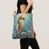 Een elegant zeepaardje dat onder water zwemt tote bag (Dichtbij)