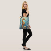 Een elegant zeepaardje dat onder water zwemt tote bag (Op model)