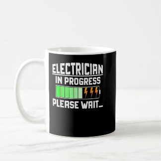 Een elektricien die aan de gang is, wacht op Linem Koffiemok