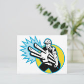 Een elektricien of een elektrische regelaar die ee briefkaart (Staand voorkant)