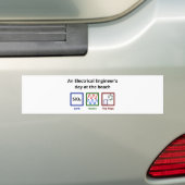 Een Elektrische Engineer op het strand Bumpersticker (Op auto)