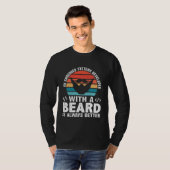Een Embedded Systems-ontwikkelaar met een baard is T-shirt (Voorkant volledig)