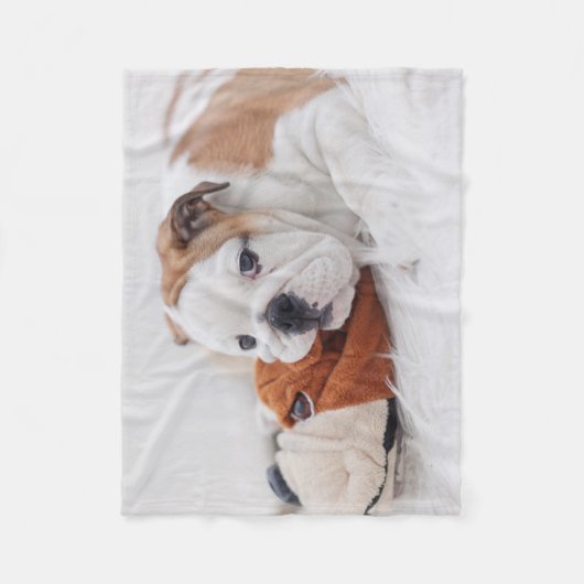 Een Engelse bulledog-puppy met een bulledog Fleece Deken (Voorkant)