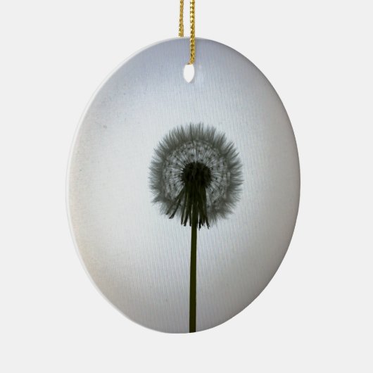 Een enkele Dandelion tegen een witte achtergrond Keramisch Ornament (Rechts)