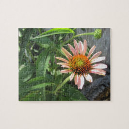 Een enkele roze bloem in een tuinpuzzel legpuzzel