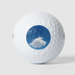 Een enkele wolk golfballen