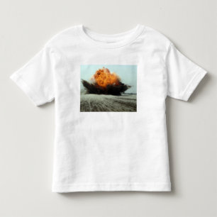 Een explosie brak uit kinder shirts