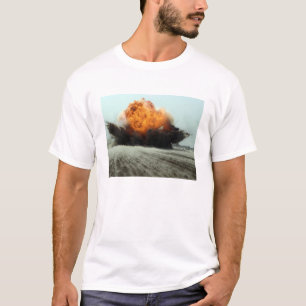 Een explosie brak uit t-shirt
