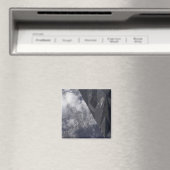 Een F-117A Nighthawk vliegt hoog boven de bergen Magneet (Insitu (Vaatwasser))