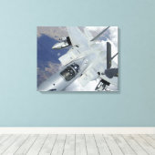 Een F-15 Eagle trekt weg van een KC-135 Canvas Afdruk (Insitu (Houten vloer))