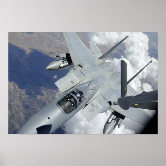 Een F-15 Eagle trekt weg van een KC-135 Poster (Voorkant)