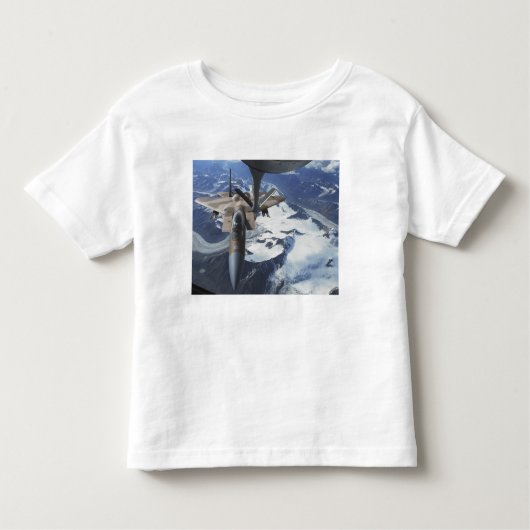 Een F-15C Eagle vliegtuig zit achter een KC-135R Kinder Shirts (Voorkant)