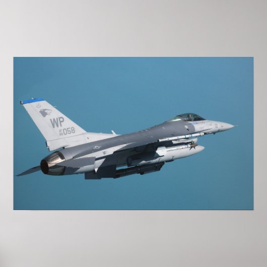 Een F-16-gevecht tegen valk tijdens de vlucht Poster (Voorkant)