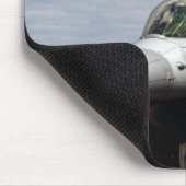 Een F-16-strijder tegen valk Muismat (Hoek)