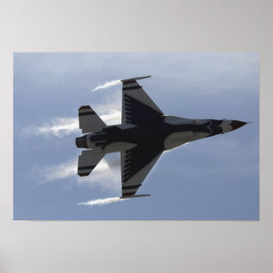 Een F-16-strijder tegen valk trekt hoge G's Poster