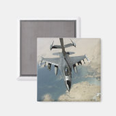 Een F-16-strijder tegen valkrefuels Magneet (Voorkant / Achterkant)