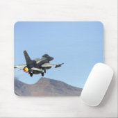 Een F-16E uit de Verenigde Arabische Emiraten Muismat (Met muis)