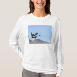 Een F-16E uit de Verenigde Arabische Emiraten T-shirt