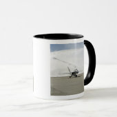 Een F-18-vliegtuig Mok (Voorkant rechts)