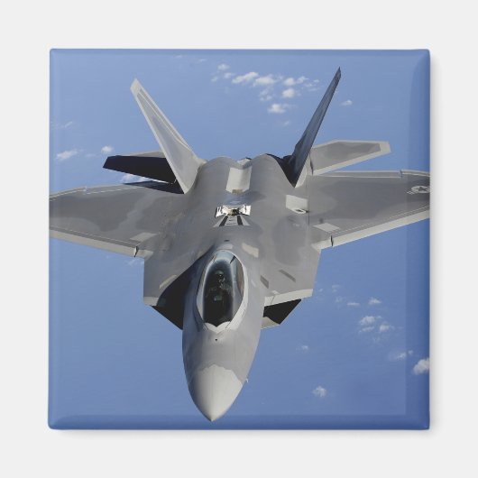 Een F-22 Raptor beweegt in positie om f 2 te ontva Magneet (Voorkant)