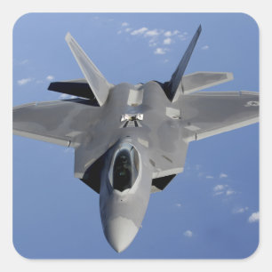 Een F-22 Raptor beweegt zich in positie om f 2 te Vierkante Sticker