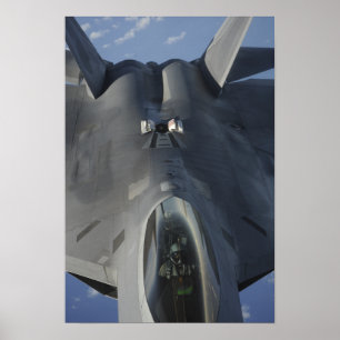 Een F-22 Raptor beweegt zich in positie om f te on Poster