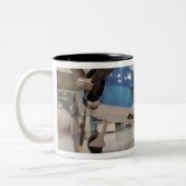 Een F-6F Hellcat-gevechtsvliegtuig uit de Tweede W Tweekleurige Koffiemok (Links)