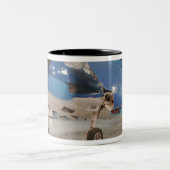 Een F-6F Hellcat-gevechtsvliegtuig uit de Tweede W Tweekleurige Koffiemok (Center)