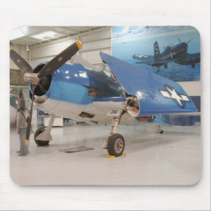 Een F-6F Hellcat jachtvliegtuig uit de Tweede Were Muismat