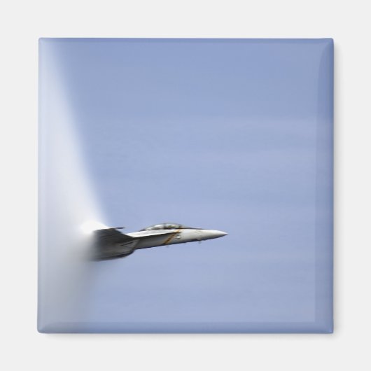 Een F/A-18E Super Hornet bereikt de snelheid van z Magneet (Voorkant)