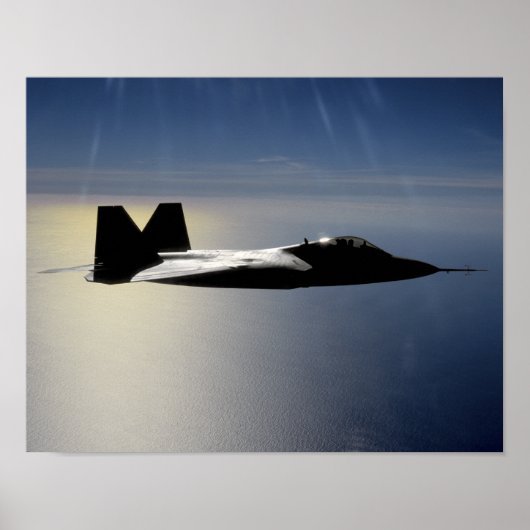 Een F/A-22 Raptor vliegt een opleidingsmissie 2 Poster (Voorkant)