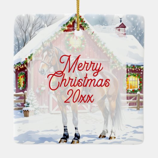 Een feestelijk bruin paard en winterschuur Kerstmi Keramisch Ornament (Achterkant)