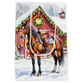 Een feestelijk bruin paard en winterschuur Kerstmi Medium Cadeauzakje (Achterkant)