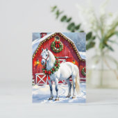 Een feestelijk wit paard en winterschuur Kerstmis Briefkaart (Staand voorkant)