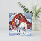 Een feestelijk wit paard en winterschuur Kerstmis Feestdagenkaart (Staand voorkant)