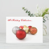 Een feestelijke feestdag, rode en witte Baubles Kaart (Staand voorkant)
