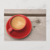 Een fel rood bekertje espressokoffie op een pickni briefkaart (Voorkant)