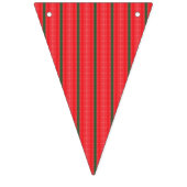 Een felrode appel zit op een effen wit oppervlak. vlaggetjes (Eerste vlag)