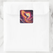 Een feniks die oprijst uit vurige as. vierkante sticker (Tas)