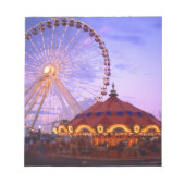 Een ferris wiel en carrousel bij de marine pier in notitieblok (Voorkant)