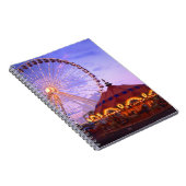 Een ferris wiel en carrousel bij de marine pier in notitieboek (Rechterzijde)