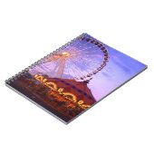 Een ferris wiel en carrousel bij de marine pier in notitieboek (Linkerzijde)