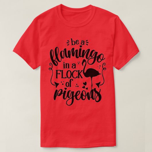 een flamingo zijn in een kudde duif t-shirt (Design voorkant)
