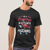 Een flamingo zijn in een kudde duiven roze vogel t-shirt (Voorkant)
