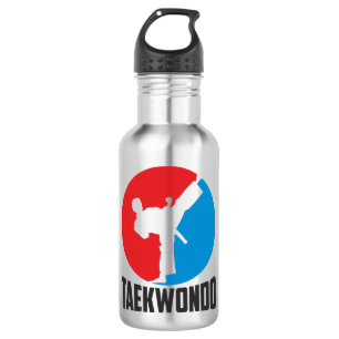 Een fles water. Taekwondo